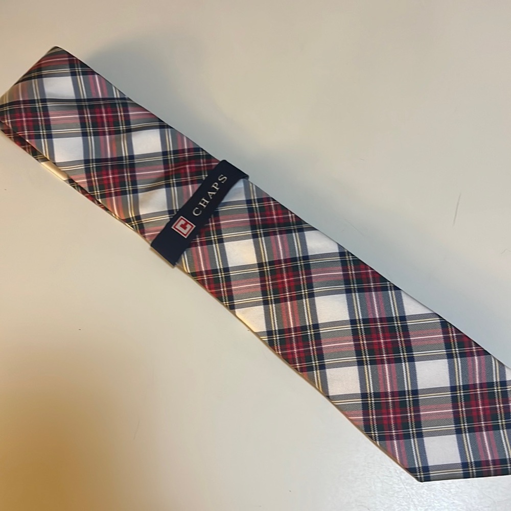 CHAPS men’s tie white holiday tartan